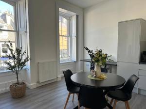 Family - Parking - Central - Wifi - Sleeps 4