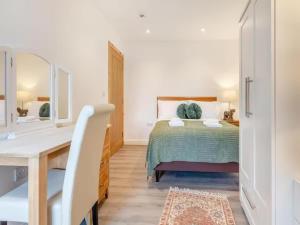 Family - Central - Parking - WiFi - Sleeps 4