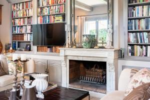 Authentic villa with a beautiful pool in the heart of Valbonne Village