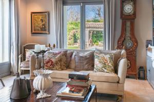 Authentic villa with a beautiful pool in the heart of Valbonne Village