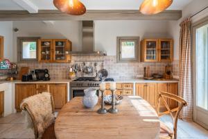 Authentic villa with a beautiful pool in the heart of Valbonne Village
