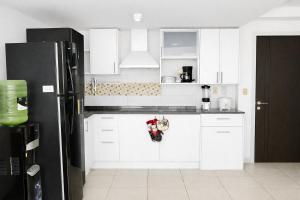 Apartamento moderno de 2 dormitorios con piscina, gimnasio y parking en Bellini 3