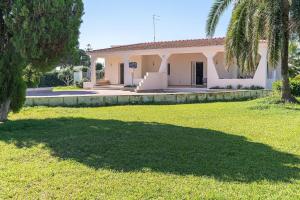 villa con piscina vista mare