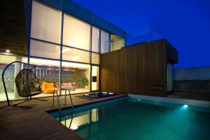 Bayhill Pool & Villa