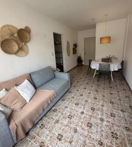 Refugio 304 - Canto do Forte 150m da praia - Wi Fi - Cozinha completa - Roupa de cama - Localização Excelente - Até 4 pessoas