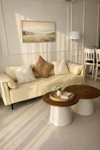 Hue Oi Homestay - Spacious 3-Bedroom Apartment with Balcony & Pool