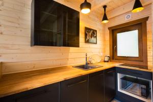 DOMKI JANOSIK Janosik Premium - prywatna posesja i wyższy standard