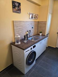 Exklusives und helles Erdgeschoss-Apartment No 2 im Zentrum von Kassel, schnelles 1Gbit Internet, Geschirrspüler, Boxspringbetten