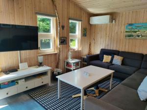 Home Near Beach With Wilderness Bath
