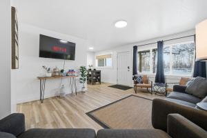 King Bed, Pet & Family Friendly unit Near Downtown Wasilla