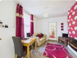 Ground Foor Apartment Tennyson Avenue