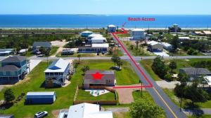 The Sandy Pineapple - Coastal Home STEPS to Beach Pet & Family Friendly!