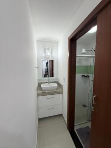 Apartamento compacto a cem metros da praia