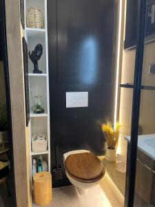 Love Room with Private Jacuzzi 40 min from Paris