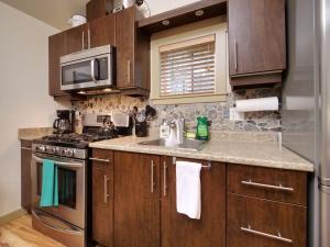 Hot tub Oasis Among Trees - Pet Friendly