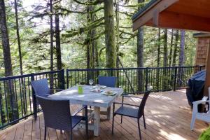 Hot tub Oasis Among Trees - Pet Friendly