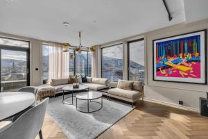 Luxury Downtown Apartment with..