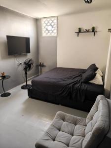 Kings Apartments 402