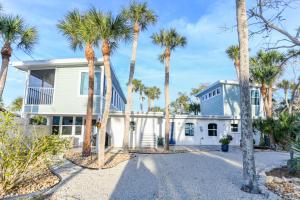 Studio on Lemon Bay Private Dock Kayaks