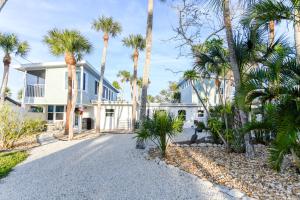 Studio on Lemon Bay Private Dock Kayaks