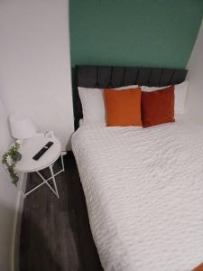 12B Classy Bedroom in a Shared home at Pembroke