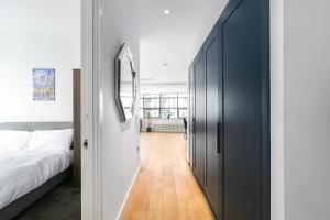 Cozy and Spacious Central London room in Canary Wharf with a City View & a Private Bathroom