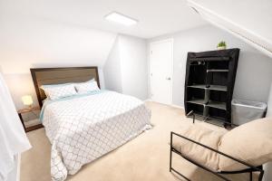 The Charming Cozy 4-Bedroom Getaway in Glen Burnie