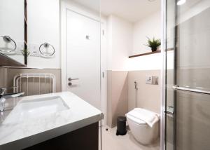 Free housekeeping visits during your stay - StayShort - Town Square sleeps 2 in Great Location