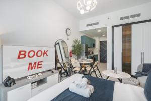 Free housekeeping visits during your stay - StayShort - Al Barsha Studio sleeps 2 with Private Balcony