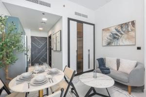 Free housekeeping visits during your stay - StayShort - Al Barsha Studio sleeps 2 with Private Balcony