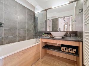 Appartement lumineux avec balcon, proche des pistes - 4 personnes - FR-1-832-6