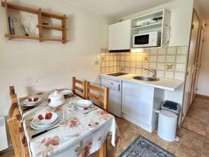 Studio avec alcôve et cabine, 4 couchages à Demi-Quartier, parking inclus - FR-1-597-115
