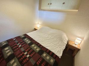 Studio avec alcôve et cabine, 4 couchages à Demi-Quartier, parking inclus - FR-1-597-115