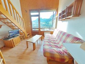 Appt 2P + mezzanine pour 6 - skis aux pieds - garage - WIFI - FR-1-241-21