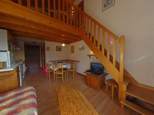 Appt 2P + mezzanine pour 6 - skis aux pieds - garage - WIFI - FR-1-241-21
