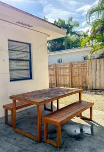 Cloud Nine - Wilton Drive Jacuzzi Backyard