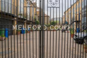 Stylish 3-Bed Lambeth Apartment Moments from Westminster & Brixton