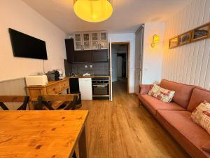 Appartement skis aux pieds avec parking et wifi à Tignes - FR-1-641-16
