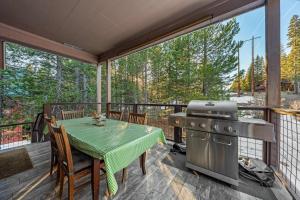 Mountain Retreat - Sleeps 7 - Canoe - Fireplace