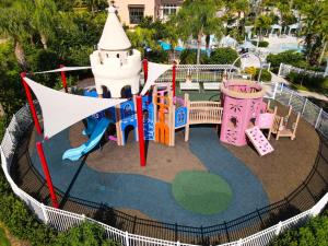 Two pools cozy townhome 10 Min to Disney! Perfect for families!