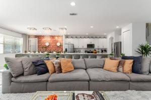 UNIQUE MASTERPIECE15 Suites Sleeps 30 SON101