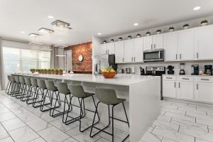 UNIQUE MASTERPIECE15 Suites Sleeps 30 SON101