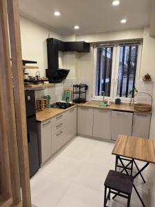 Cozy Apartment Near Old Tbilisi & Metro