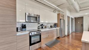 Downtown Dallas | Sleeps 6 People! | Gym | Pool