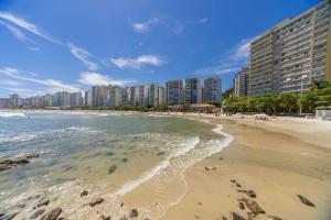 Apto c Piscina, Garagem e Academia a 180m da Praia