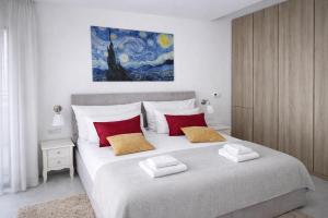 InPoint Krakow Suites - Steps from Main Station&Old Town Self Check-in