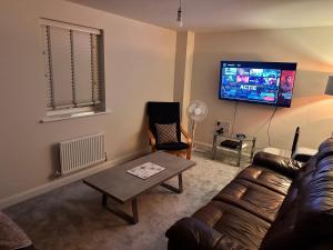 4 Bed Room Service Accommodation - 2 Parkings - Fibre Wi-Fi - Workstation