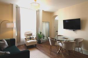 The Ashley suite garden apartment Sterling House Short Stays