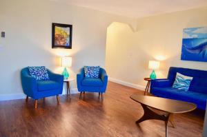 Pacific Seaside House by Pebble Beach & Redwoods