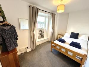 The Old Corner Shop - Wellington Terrace